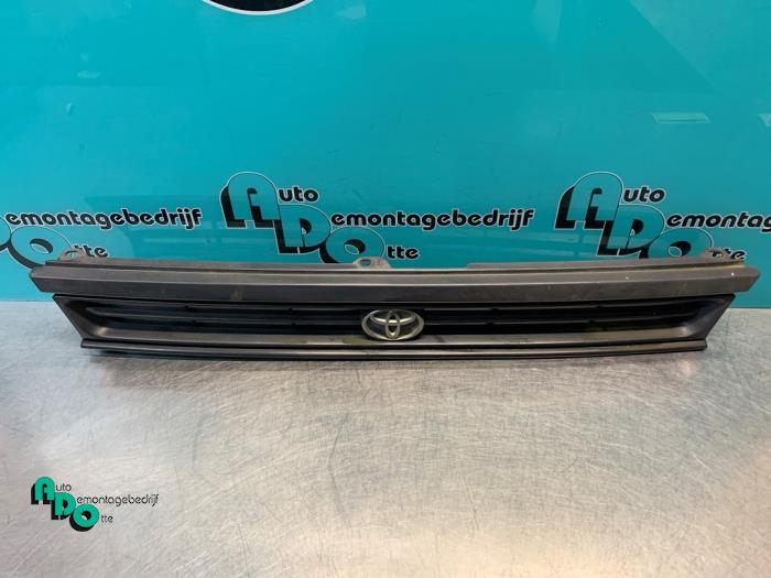 Używane Grill Toyota Starlet (EP8/NP8) 1.3 Friend,XLi 12V Cena € 20,00 Procedura marży oferowane przez Autodemontagebedrijf Otte