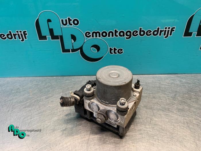 Begagnade ABS-pump Toyota Aygo (B10) 1.0 12V VVT-i Pris € 15,00 Marginaltabell erbjuds av Autodemontagebedrijf Otte