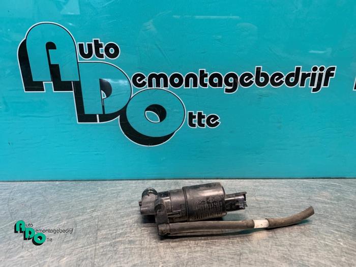 Używane Pompa spryskiwacza tyl Toyota Aygo (B10) 1.0 12V VVT-i Cena € 10,00 Procedura marży oferowane przez Autodemontagebedrijf Otte