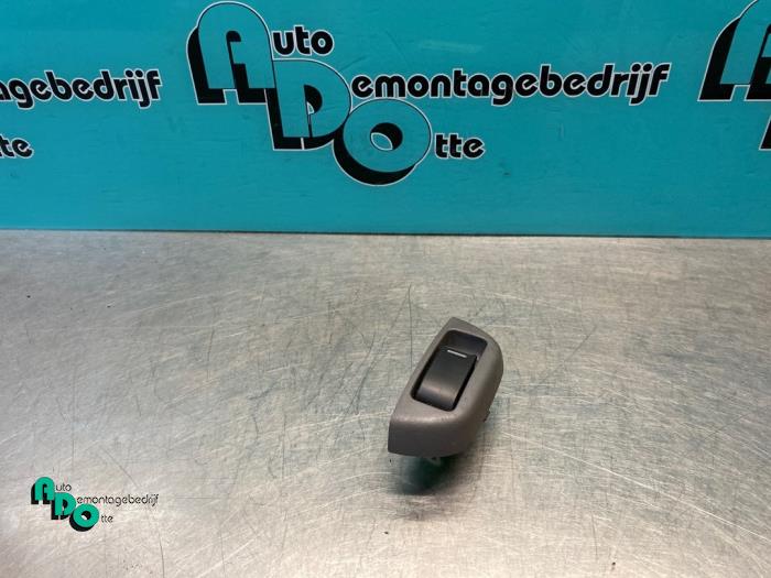 Usados Interruptor de ventanilla eléctrica Citroen C1 1.0 12V Precio € 10,00 Norma de margen ofrecido por Autodemontagebedrijf Otte