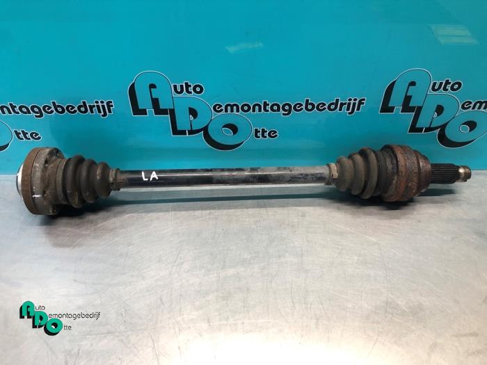 Gebrauchte Antriebswelle links hinten BMW 5 serie (E60) 525i 24V Preis € 45,00 Margenregelung angeboten von Autodemontagebedrijf Otte