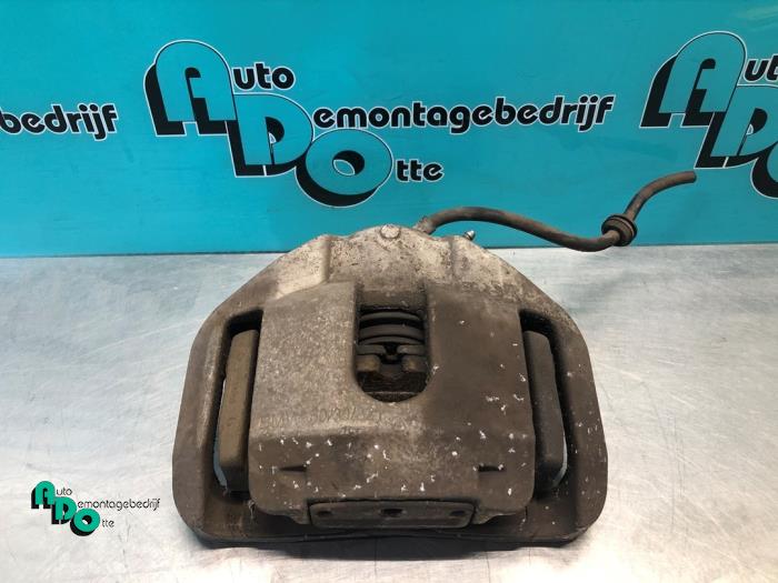 Gebrauchte Bremszange rechts vorne BMW 5 serie (E60) 525i 24V Preis € 35,00 Margenregelung angeboten von Autodemontagebedrijf Otte