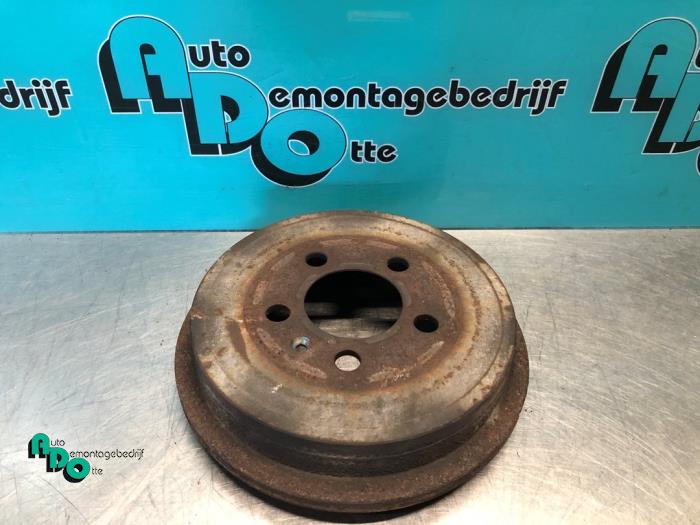 Używane Hamulec bebnowy tyl Volkswagen Fox (5Z) 1.4 16V Cena € 15,00 Procedura marży oferowane przez Autodemontagebedrijf Otte