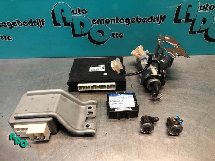 Used Ignition lock + computer Daihatsu Cuore (L251/271/276) 1.0 12V DVVT Price € 150,00 Margin scheme offered by Autodemontagebedrijf Otte