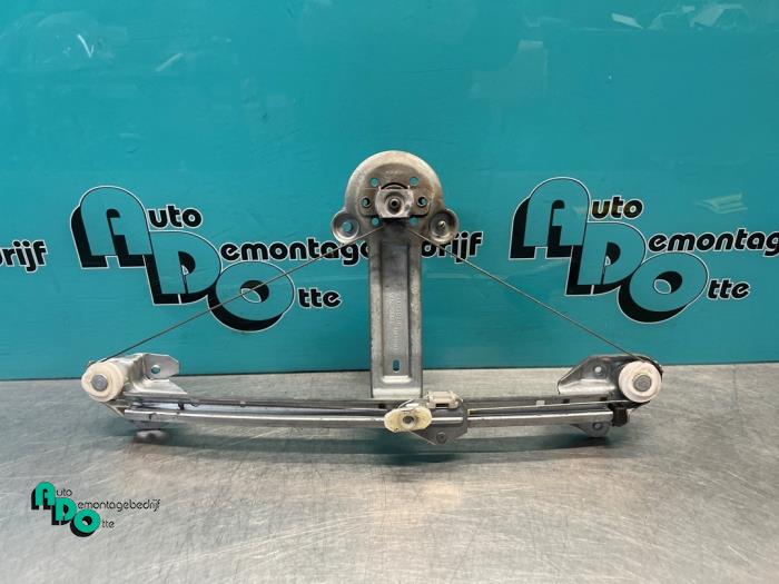 Door manual window regulator