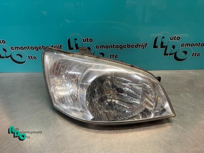 Używane Reflektor prawy Hyundai Getz 1.1i 12V Cena € 25,00 Procedura marży oferowane przez Autodemontagebedrijf Otte