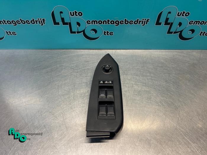 Usados Interruptor de ventanilla eléctrica Dodge Caliber 2.0 16V Precio € 50,00 Norma de margen ofrecido por Autodemontagebedrijf Otte