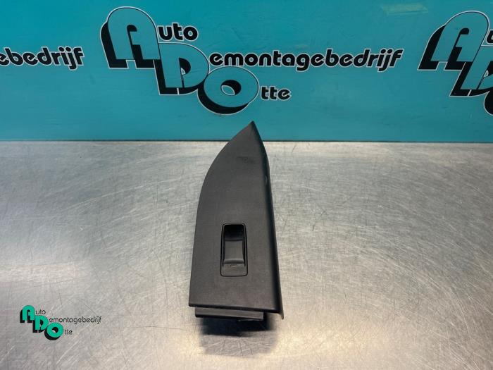 Usados Interruptor de ventanilla eléctrica Dodge Caliber 2.0 16V Precio € 15,00 Norma de margen ofrecido por Autodemontagebedrijf Otte