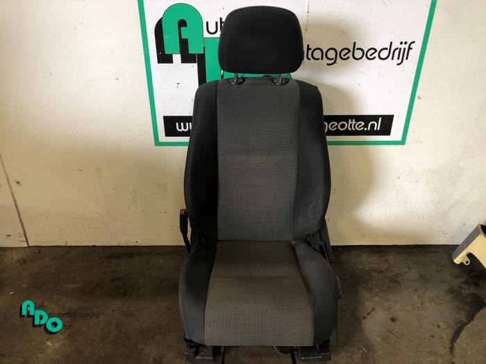 Używane Fotel lewy Dodge Caliber 2.0 16V Cena € 75,00 Procedura marży oferowane przez Autodemontagebedrijf Otte