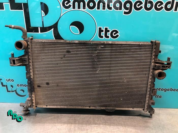 Usagé Radiateur Opel Combo (Corsa C) 1.3 CDTI 16V Prix € 25,00 Règlement à la marge proposé par Autodemontagebedrijf Otte