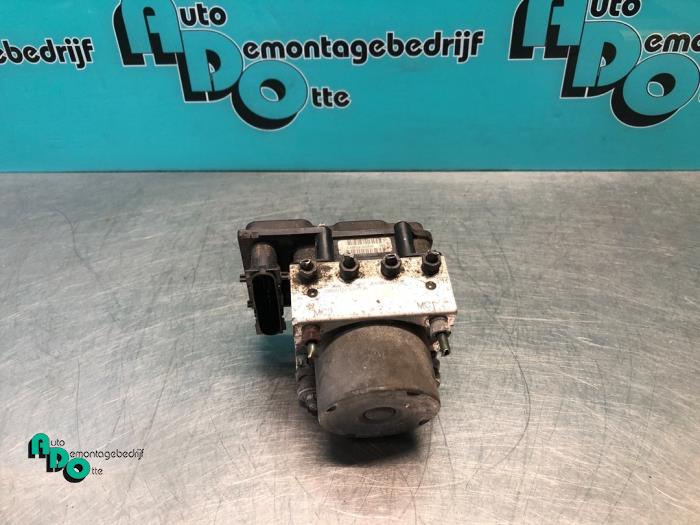 Begagnade ABS-pump Toyota Aygo (B10) 1.0 12V VVT-i Pris € 15,00 Marginaltabell erbjuds av Autodemontagebedrijf Otte