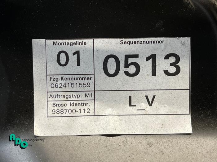 Fönstermekanism, 4-dörrars, vänster fram från en Volkswagen Passat Variant (3C5) 3.2 FSI V6 32V 2006