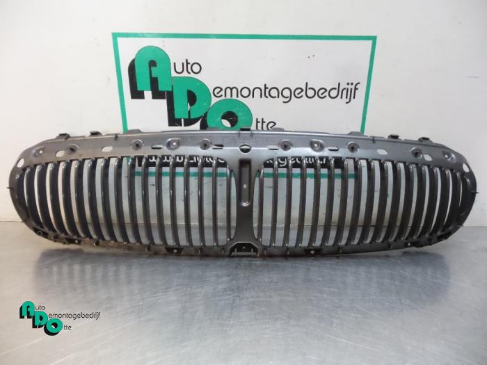 Begagnade Grill Jaguar X-type 2.1 V6 24V Pris € 20,00 Marginaltabell erbjuds av Autodemontagebedrijf Otte