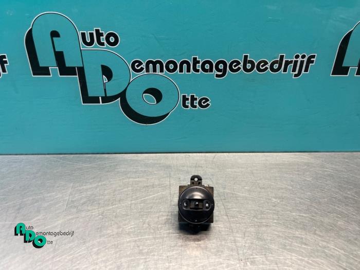 Używane Przelacznik lusterka Kia Picanto (BA) 1.1 12V Cena € 15,00 Procedura marży oferowane przez Autodemontagebedrijf Otte