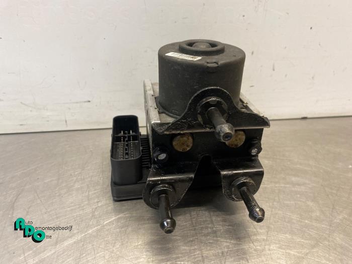 Usagé Pompe ABS Volkswagen Caddy III (2KA,2KH,2CA,2CH) 2.0 SDI Prix € 75,00 Règlement à la marge proposé par Autodemontagebedrijf Otte