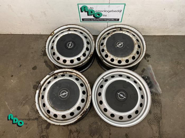 Gebrauchte Felgen Set Opel Vivaro 2.0 CDTI Preis € 150,00 Margenregelung angeboten von Autodemontagebedrijf Otte