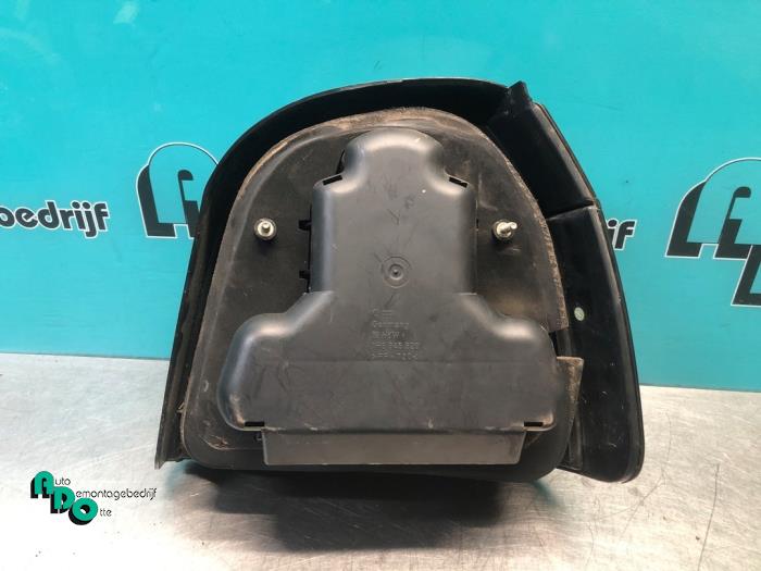 Rücklicht links van een Volkswagen Golf III (1H1) 1.6 i 1995