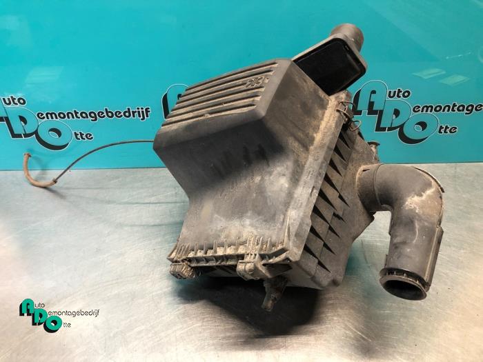 Begagnade Luftfilterhus Volkswagen Golf III (1H1) 1.6 i Pris € 25,00 Marginaltabell erbjuds av Autodemontagebedrijf Otte