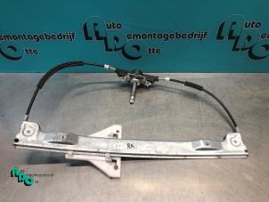 Begagnade Fönstermekanism för bakre dörr, 4-dörrars, höger Mitsubishi Colt (Z2/Z3) 1.3 16V Pris € 15,00 Marginaltabell erbjuds av Autodemontagebedrijf Otte