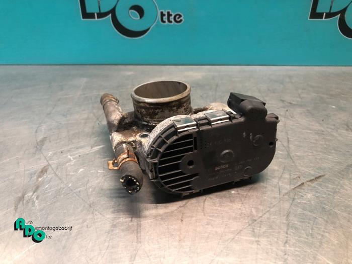 Usagé Boitier papillon Opel Corsa D 1.4 16V Twinport Prix € 15,00 Règlement à la marge proposé par Autodemontagebedrijf Otte