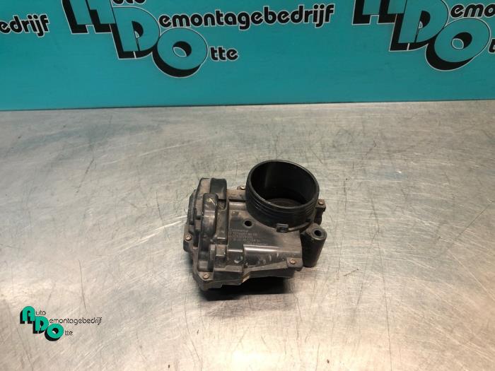 Gebrauchte Drosselklappengehäuse Peugeot 207/207+ (WA/WC/WM) 1.6 16V VTRi Preis € 20,00 Margenregelung angeboten von Autodemontagebedrijf Otte