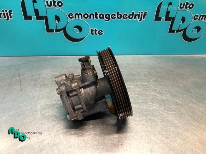 Usagé Pompe de direction Mitsubishi Outlander (CU) 2.0 16V 4x2 Prix € 30,00 Règlement à la marge proposé par Autodemontagebedrijf Otte