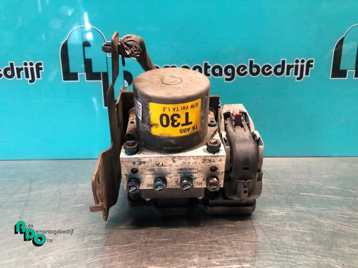 Begagnade ABS-pump Kia Picanto (TA) 1.0 12V Pris € 50,00 Marginaltabell erbjuds av Autodemontagebedrijf Otte