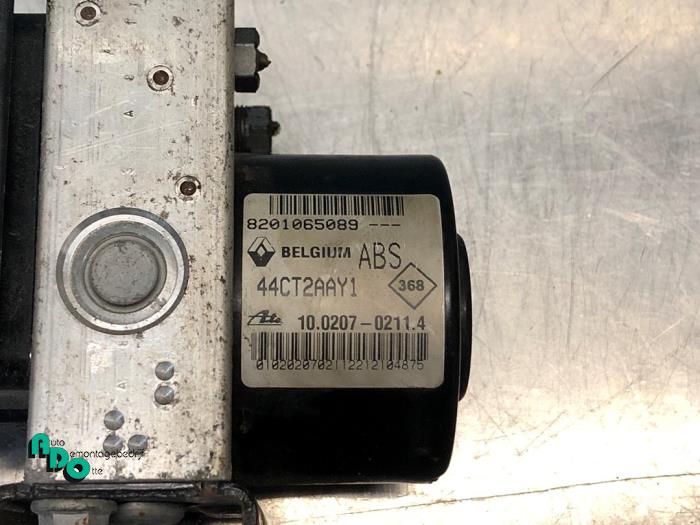 Begagnade ABS-pump Renault Twingo II (CN) 1.2 16V Pris € 25,00 Marginaltabell erbjuds av Autodemontagebedrijf Otte