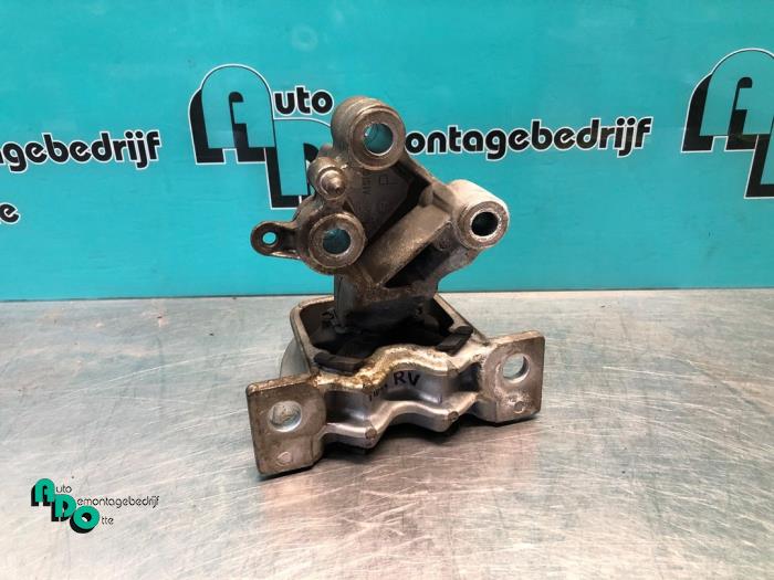 Usagé Support moteur Renault Twingo II (CN) 1.2 16V Prix € 15,00 Règlement à la marge proposé par Autodemontagebedrijf Otte