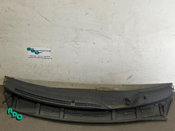 Begagnade Torpedgaller Peugeot 107 1.0 12V Pris € 10,00 Marginaltabell erbjuds av Autodemontagebedrijf Otte
