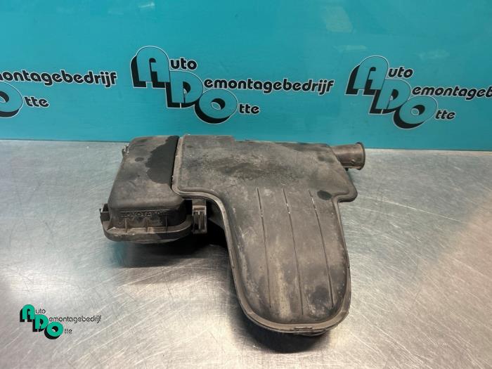 Begagnade Luftfilterhus Peugeot 107 1.0 12V Pris € 15,00 Marginaltabell erbjuds av Autodemontagebedrijf Otte