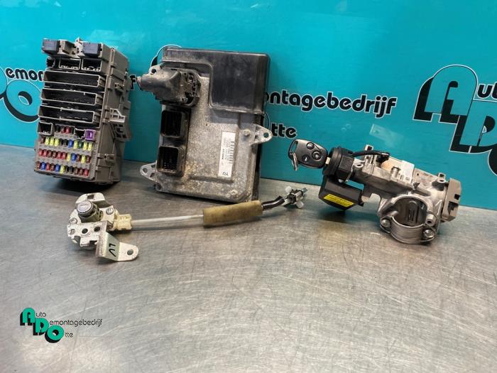 Used Ignition lock + computer Honda Civic (FA/FD) 1.3 Hybrid Price € 135,00 Margin scheme offered by Autodemontagebedrijf Otte