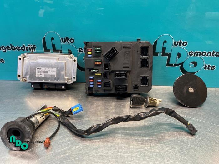 Ignition lock + computer Peugeot 206 1.6 16V - 0261207477 NFU
