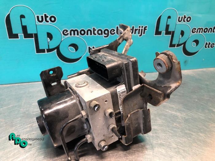 Usagé Bloc ABS Opel Zafira (M75) 2.2 16V Direct Ecotec Prix € 50,00 Règlement à la marge proposé par Autodemontagebedrijf Otte