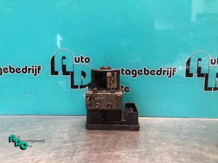 Begagnade ABS-pump Volkswagen Golf V (1K1) 1.4 FSI 16V Pris € 50,00 Marginaltabell erbjuds av Autodemontagebedrijf Otte