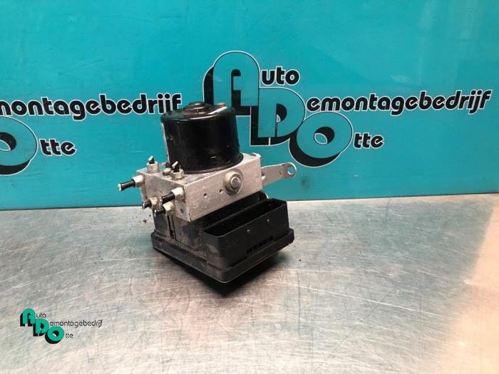 Usagé Bloc ABS BMW 3 serie (E90) 318i 16V Prix € 100,00 Règlement à la marge proposé par Autodemontagebedrijf Otte
