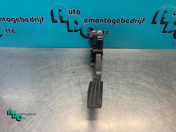 Begagnade Gaspedalsensor Renault Twingo II (CN) 1.2 16V Pris € 10,00 Marginaltabell erbjuds av Autodemontagebedrijf Otte
