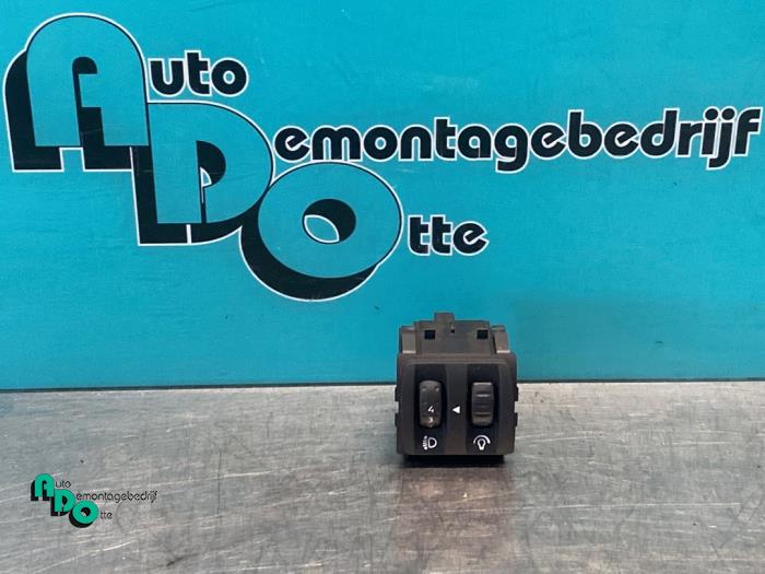 Gebrauchte Licht Schalter Renault Twingo II (CN) 1.2 16V Preis € 10,00 Margenregelung angeboten von Autodemontagebedrijf Otte