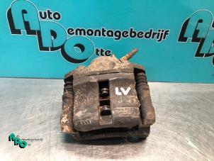 Usagé Etrier de frein (pince) avant gauche Renault Twingo II (CN) 1.2 16V Prix € 15,00 Règlement à la marge proposé par Autodemontagebedrijf Otte