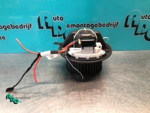Usados Motor de ventilador de calefactor BMW 3 serie (E90) 318i 16V Precio € 30,00 Norma de margen ofrecido por Autodemontagebedrijf Otte