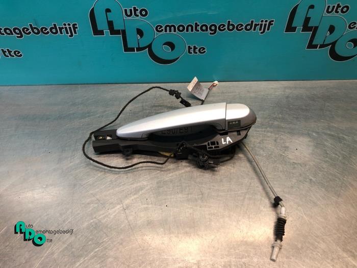 Door handle exterior light