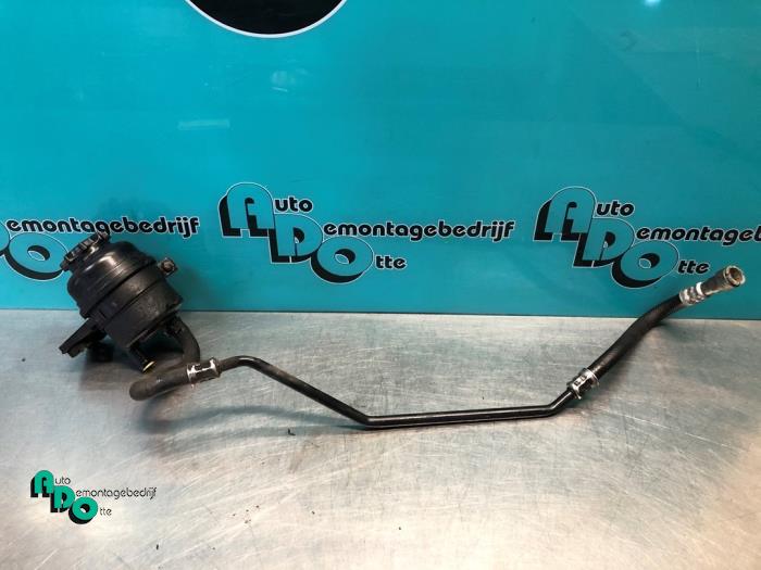 Gebrauchte Lenkkraftverstärker Ölbehälter BMW 3 serie (E90) 318i 16V Preis € 10,00 Margenregelung angeboten von Autodemontagebedrijf Otte