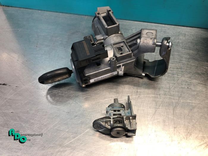Ignition lock + computer from a Ford Fiesta 6 (JA8) 1.25 16V 2009