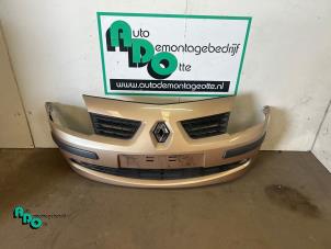 Begagnade Främre stötfångare Renault Modus/Grand Modus (JP) 1.6 16V Pris € 150,00 Marginaltabell erbjuds av Autodemontagebedrijf Otte