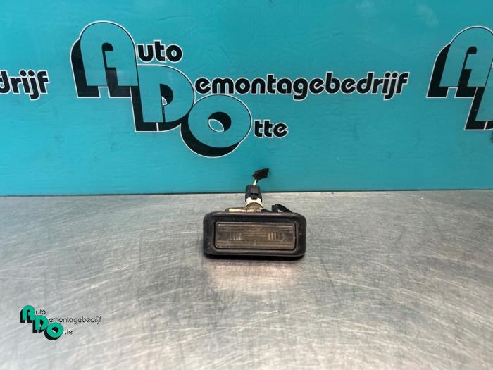 Begagnade Nummerskyltbelysning Citroen Jumpy (G9) 1.6 HDI 16V Pris € 10,00 Marginaltabell erbjuds av Autodemontagebedrijf Otte