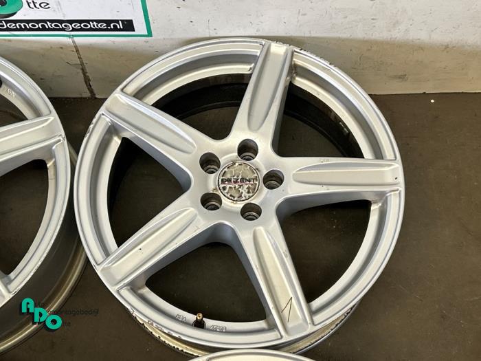 Set of wheels - Alloy DEZENT - Autodemontagebedrijf Otte