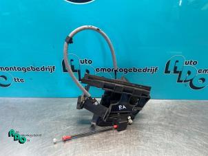 Begagnade Dörrmekanism, 4-dörrars, höger bak Ford Mondeo IV Wagon 1.8 TDCi 125 16V Pris € 25,00 Marginaltabell erbjuds av Autodemontagebedrijf Otte