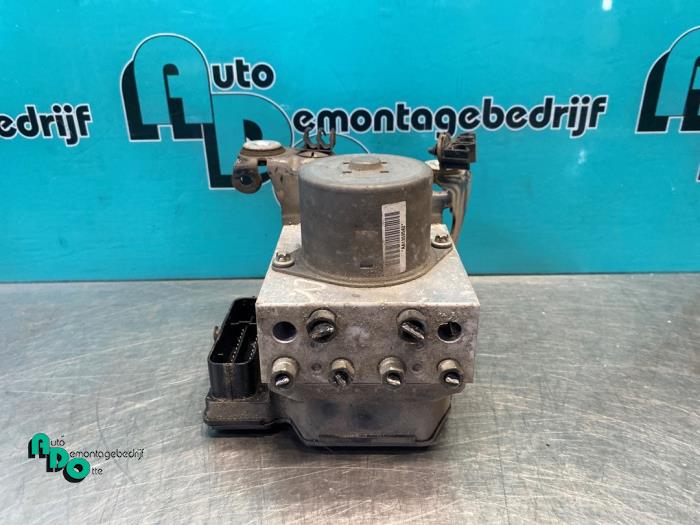 Używane Pompa ABS Ford Mondeo IV Wagon 1.8 TDCi 125 16V Cena € 70,00 Procedura marży oferowane przez Autodemontagebedrijf Otte