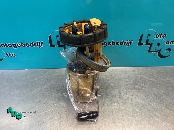 Usagé Pompe à carburant Volkswagen Caddy III (2KA,2KH,2CA,2CH) 2.0 SDI Prix € 20,00 Règlement à la marge proposé par Autodemontagebedrijf Otte