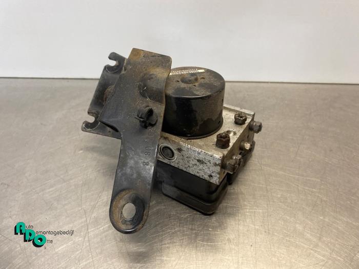 Begagnade ABS-pump Renault Twingo II (CN) 1.2 Pris € 20,00 Marginaltabell erbjuds av Autodemontagebedrijf Otte